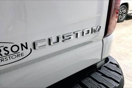Summit White 2026 Chevrolet Silverado 2500 Custom