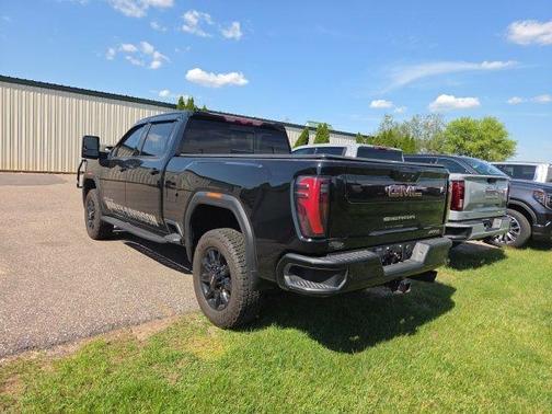 Onyx Black 2024 GMC Sierra 2500 AT4