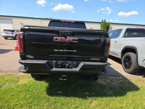 Onyx Black 2024 GMC Sierra 2500 AT4