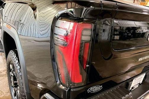 Onyx Black 2024 GMC Sierra 2500 AT4
