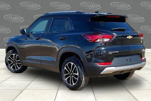 Mosaic Black Metallic 2026 Chevrolet Trailblazer LT