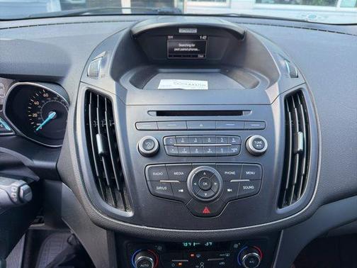 Lightning Blue Metallic 2017 Ford Escape SE