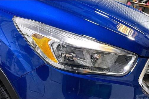 Lightning Blue Metallic 2017 Ford Escape SE