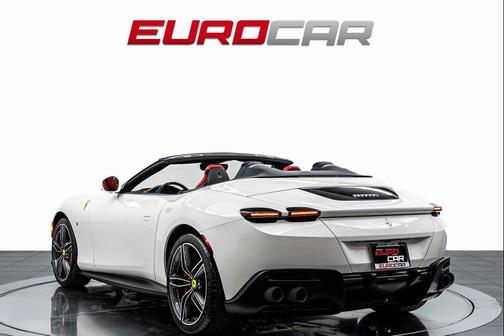 2025 Ferrari Roma Spider Base