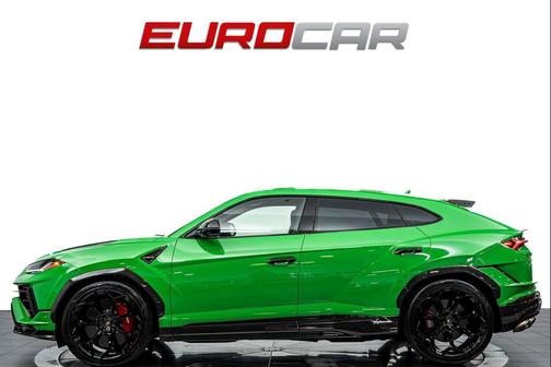 Green 2024 Lamborghini Urus Performante
