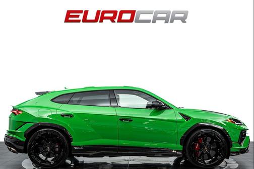 Green 2024 Lamborghini Urus Performante