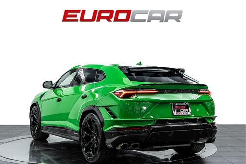 Green 2024 Lamborghini Urus Performante