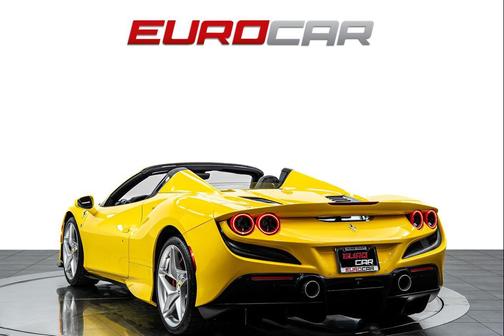 Giallo Modena 2022 Ferrari F8 Spider Base