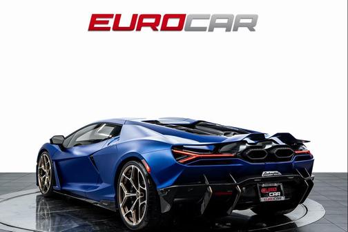 2025 Lamborghini Revuelto Base