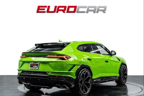 Verde Mantis Metallic 2023 Lamborghini Urus Performante