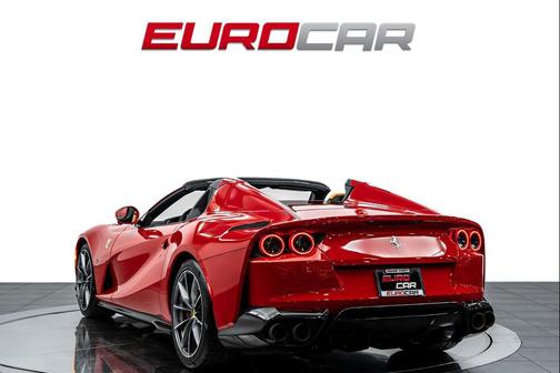 Rosso Corsa 2023 Ferrari 812 GTS Base