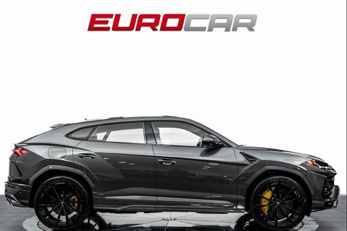 2022 Lamborghini Urus Graphite Capsule