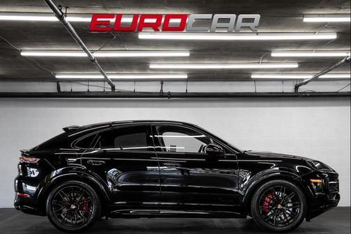 2025 Porsche Cayenne GTS