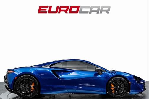 2023 McLaren Artura Performance