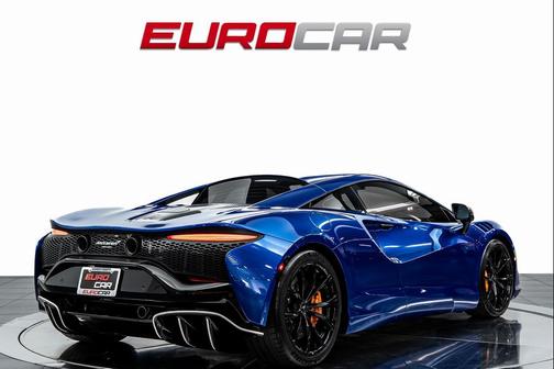 2023 McLaren Artura Performance