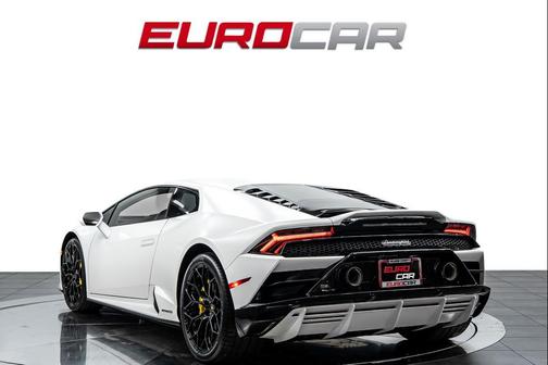Bianco Monocerus Metallic 2022 Lamborghini Huracan EVO Coupe