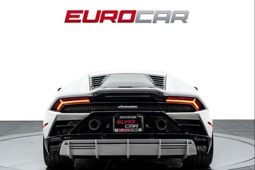 Bianco Monocerus Metallic 2022 Lamborghini Huracan EVO Coupe