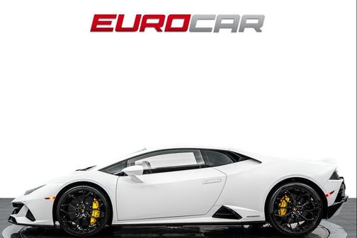 Bianco Monocerus Metallic 2022 Lamborghini Huracan EVO Coupe