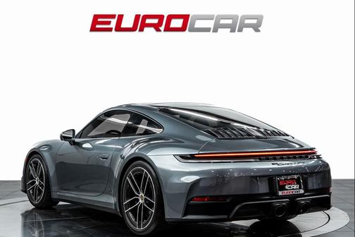 2025 Porsche 911 Carrera 4 GTS