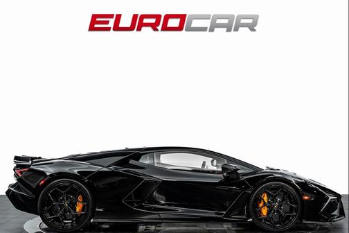 2025 Lamborghini Revuelto Base