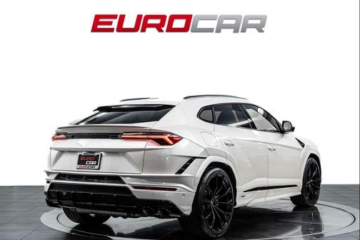 Balloon White Metallic 2024 Lamborghini Urus S