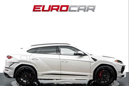 Balloon White Metallic 2024 Lamborghini Urus S