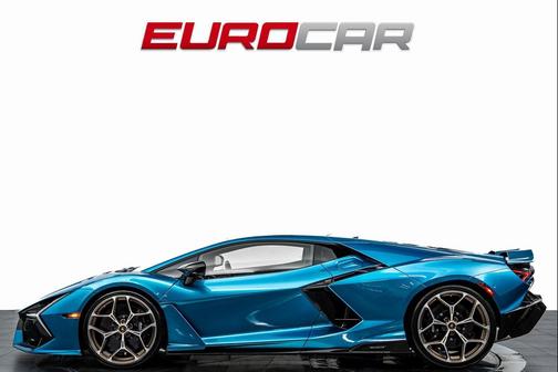 2025 Lamborghini Revuelto Base