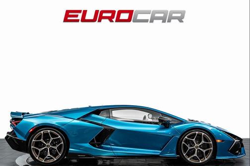 2025 Lamborghini Revuelto Base