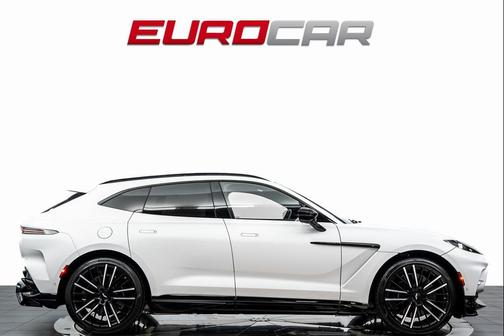 2025 Aston Martin DBX 707