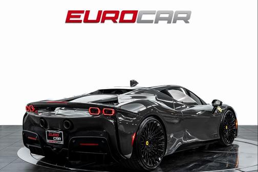 2023 Ferrari SF90 Stradale Base