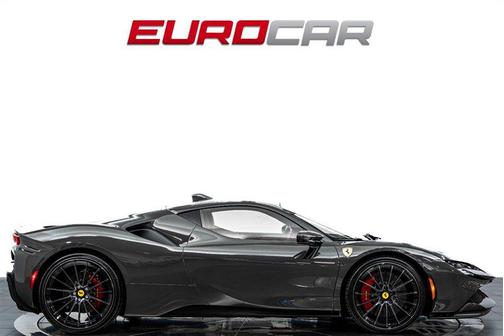 2023 Ferrari SF90 Stradale Base