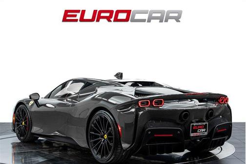 2023 Ferrari SF90 Stradale Base