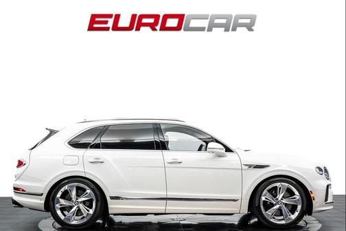 White 2024 Bentley Bentayga V8