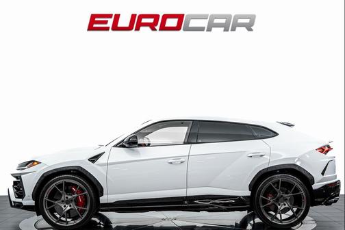 2022 Lamborghini Urus Graphite Capsule