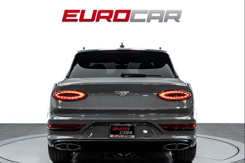 Chalk 2022 Bentley Bentayga V8