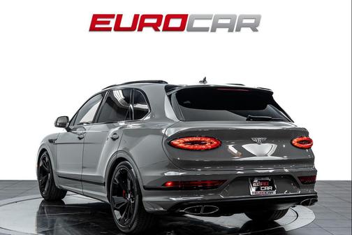 Chalk 2022 Bentley Bentayga V8