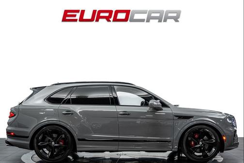 Chalk 2022 Bentley Bentayga V8