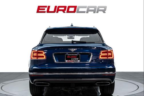 Blue 2018 Bentley Bentayga W12 Signature