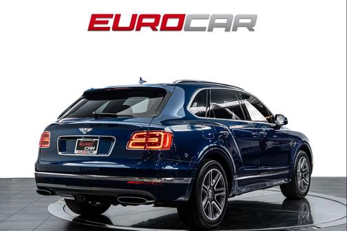 Blue 2018 Bentley Bentayga W12 Signature