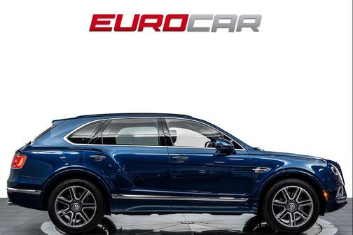 Blue 2018 Bentley Bentayga W12 Signature