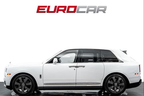 Arctic White 2022 Rolls-Royce Cullinan