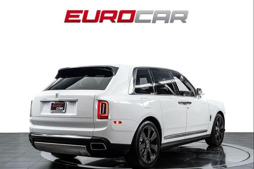 Arctic White 2022 Rolls-Royce Cullinan