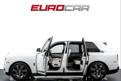 Arctic White 2022 Rolls-Royce Cullinan