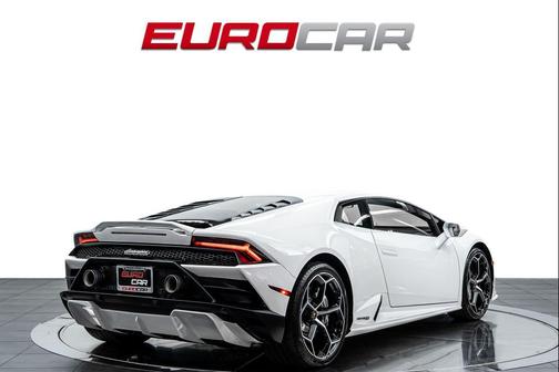 Bianco Monocerus 2021 Lamborghini Huracan EVO Coupe