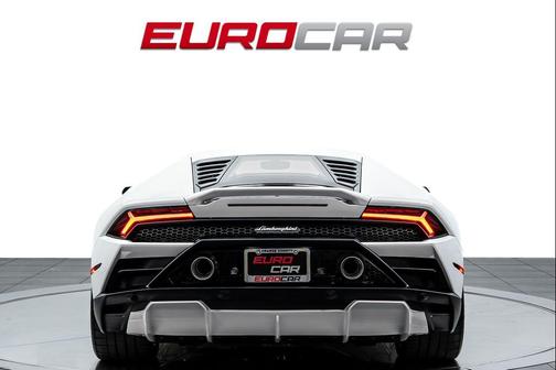 Bianco Monocerus 2021 Lamborghini Huracan EVO Coupe