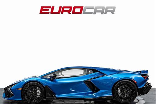 2025 Lamborghini Revuelto Base
