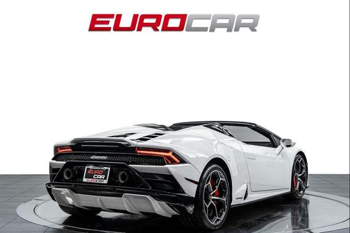 Bianco Icarus Metallic 2023 Lamborghini Huracan EVO Spyder RWD