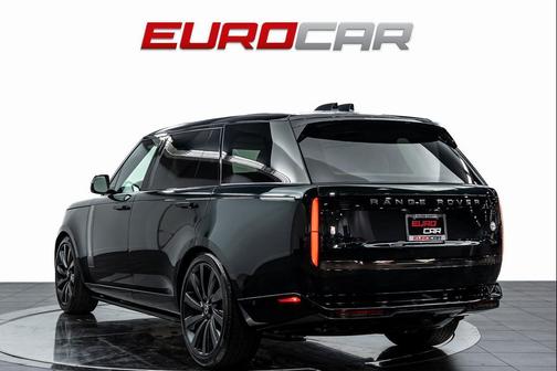 2025 Land Rover Range Rover P615 SV