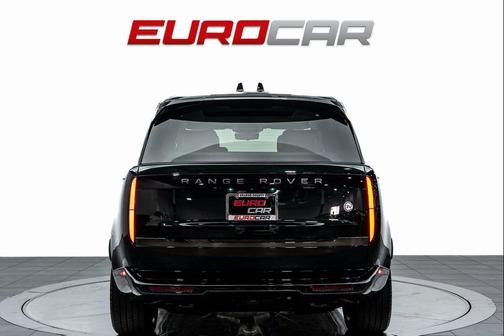 2025 Land Rover Range Rover P615 SV