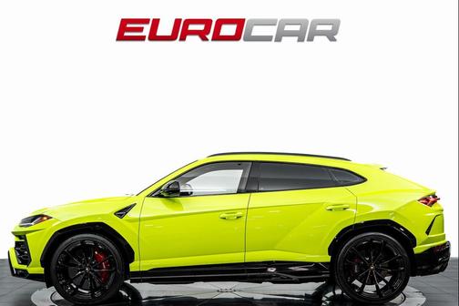 2022 Lamborghini Urus Graphite Capsule